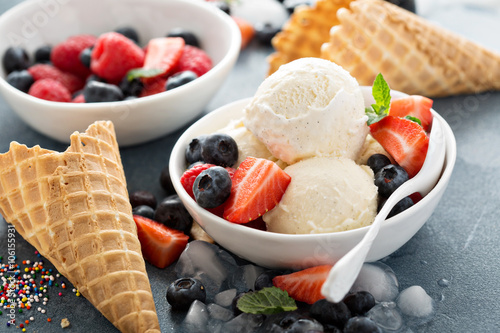 Fototapeta Vanilla ice cream scoops with berries