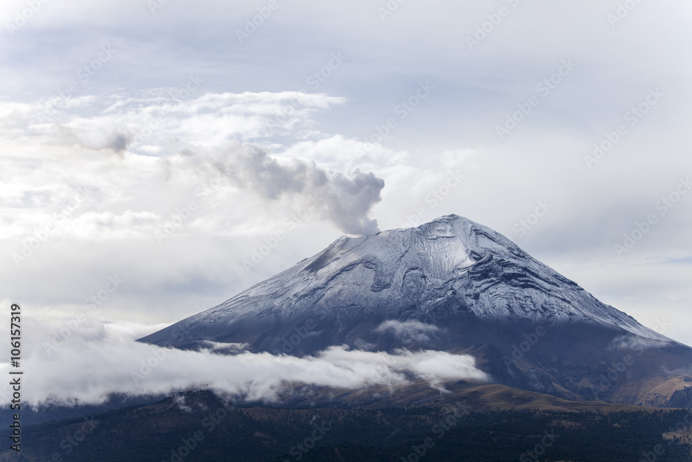 Popocatepetl Vulkan in Mexiko im Sommer