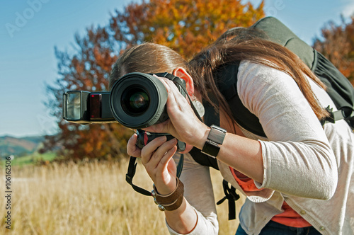 Fotografin im Freien photo