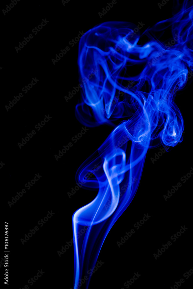 Fototapeta premium Blue smoke on black background