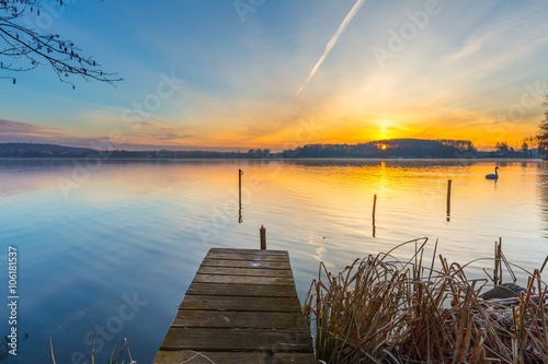Fototapeta Naklejka Na Ścianę i Meble -  Lake alndscape at sunrise