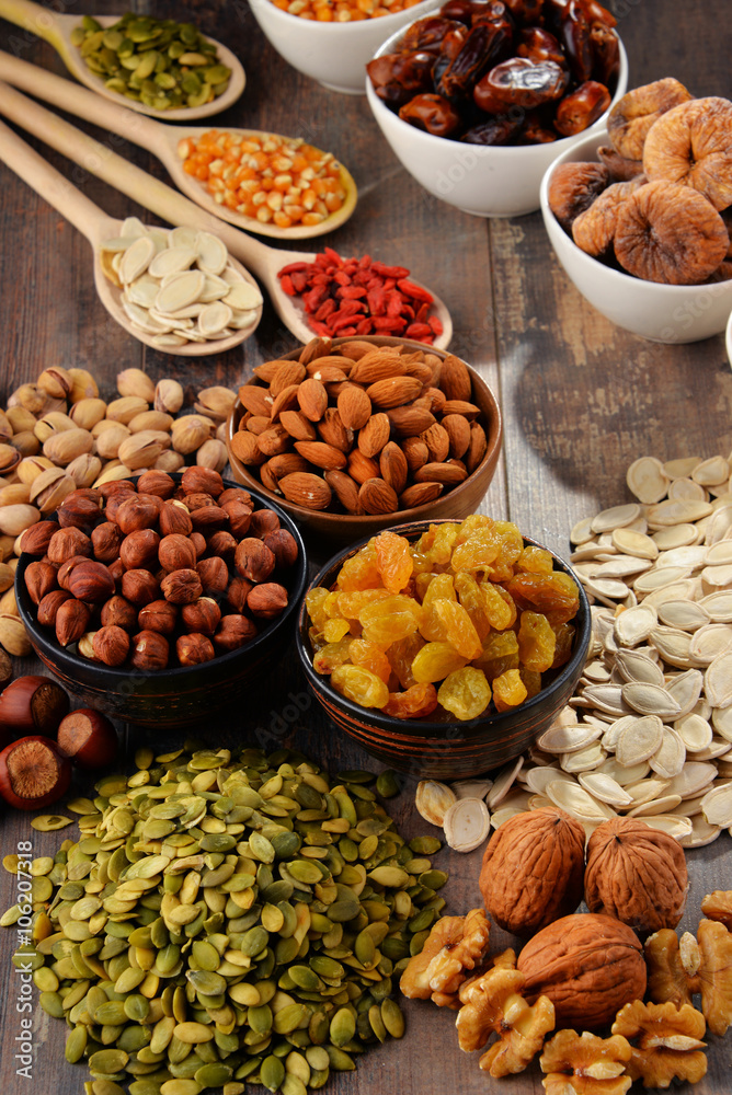 Composition with dried fruits and assorted nuts Composition with dried fruits and assorted nuts