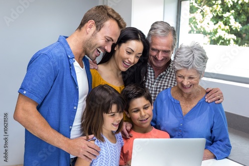 Happy family interacting using laptop © WavebreakmediaMicro