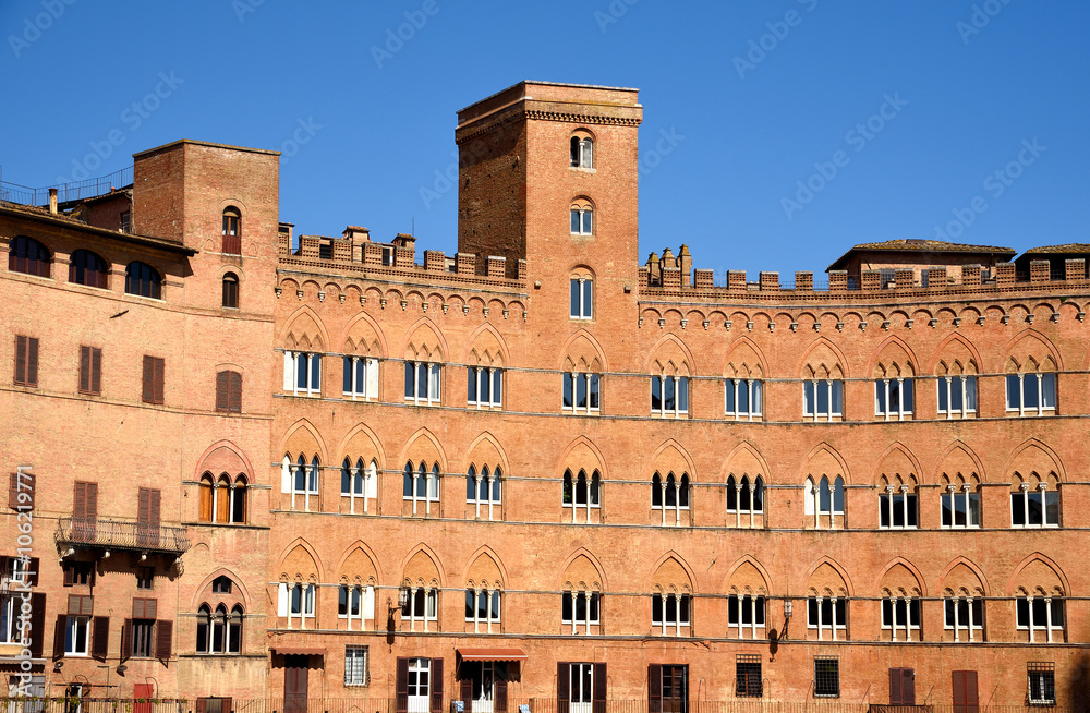 Siena, Italia, palazzo Sansedoni in piazza del campo