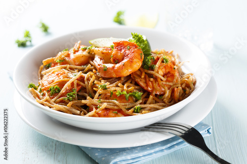 Spelt pasta with shrimps