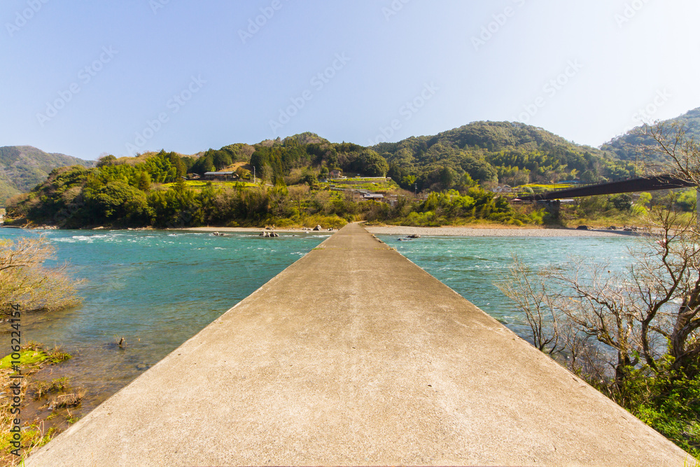 Fototapeta premium 高知県四万十市 中半家沈下橋