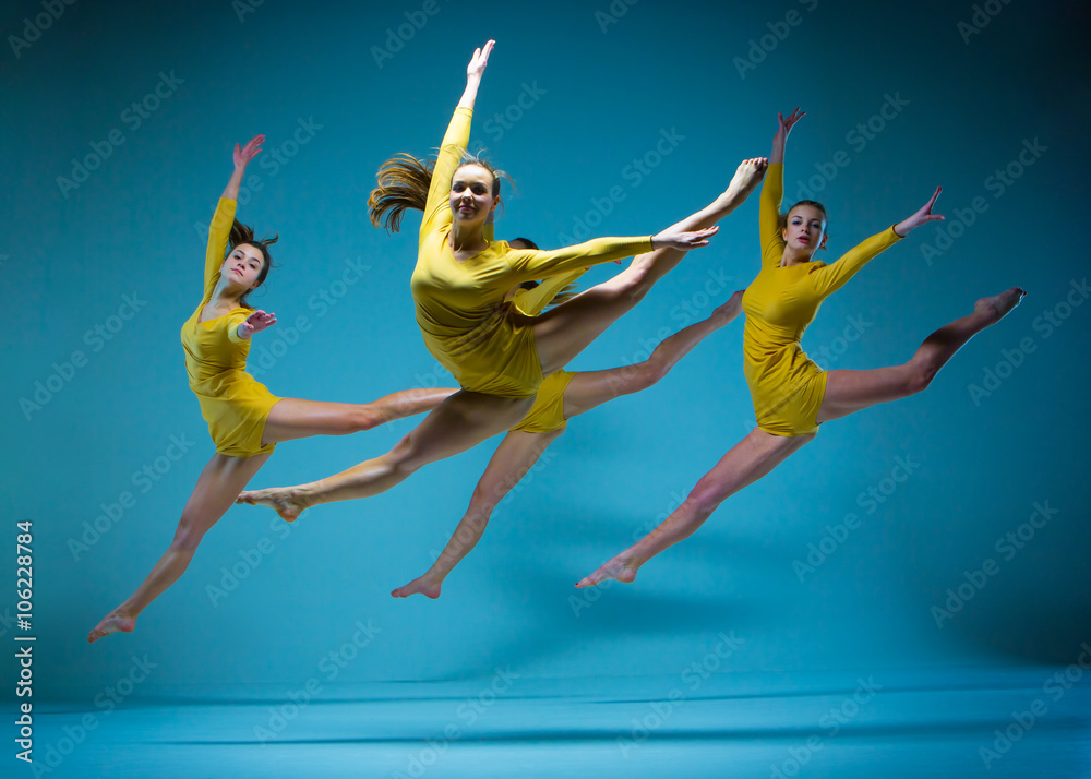 Obraz premium The modern ballet dancers 