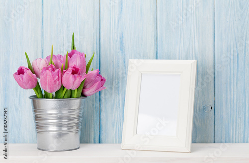 Fototapeta Naklejka Na Ścianę i Meble -  Fresh pink tulips bouquet and photo frame