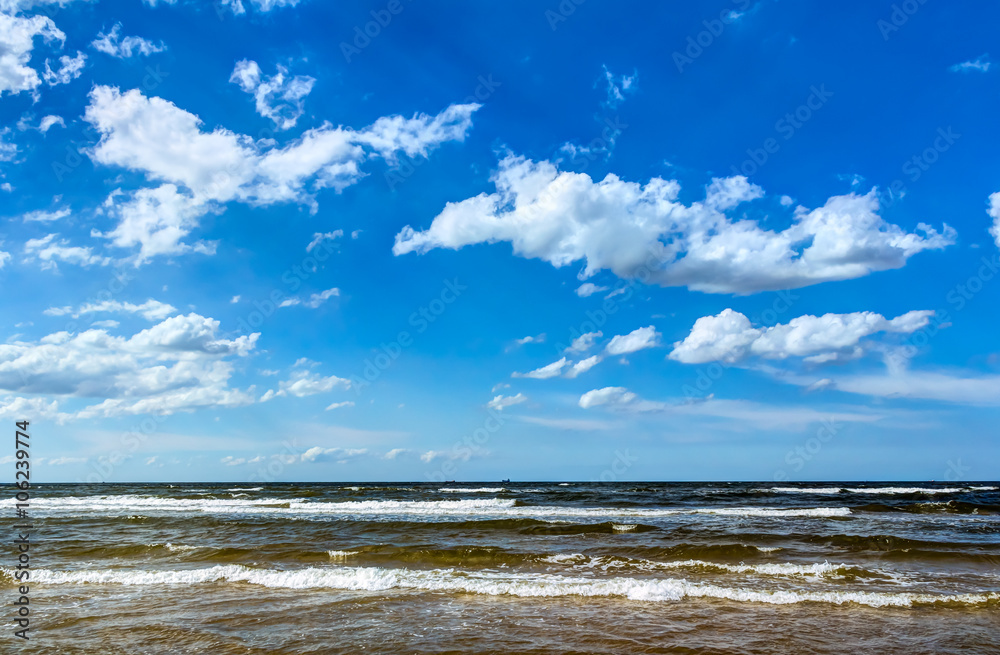 Fototapeta premium Open water and blue sky