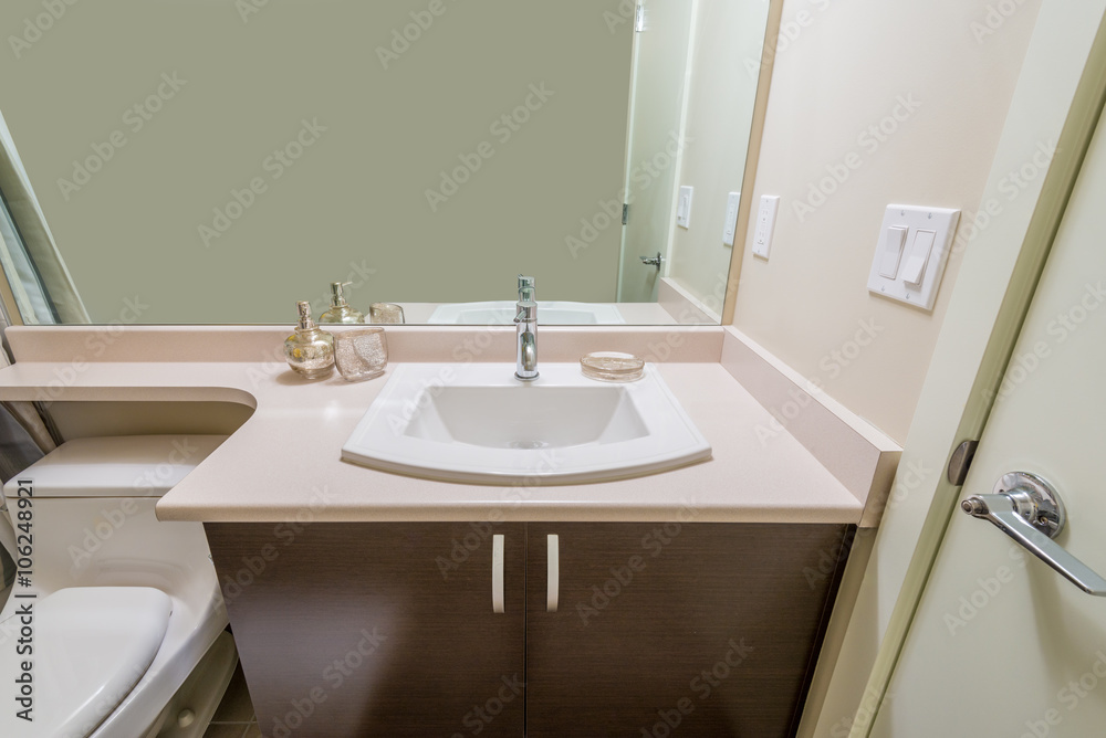 Fototapeta premium Fragment of a luxury bathroom