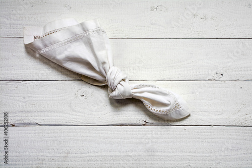Foto reminder, knot in an old  handkerchief on white painted wood