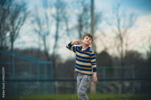 Foto Austistic Boy Pretending