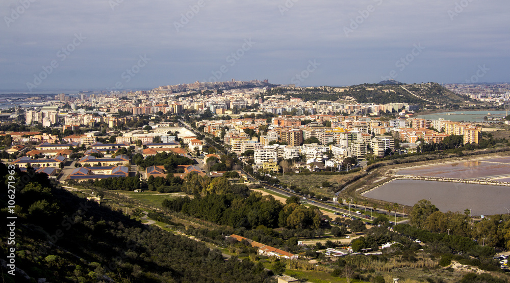 Panoramica di Cagliari e parte dello stagno di Molentargius