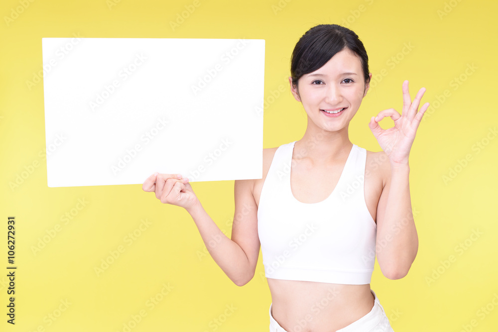 ホワイトボードを持つ笑顔の女性 ホワイトボードを持つ笑顔の女性