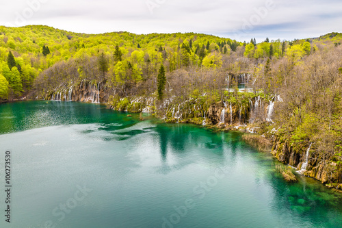 Fototapeta Naklejka Na Ścianę i Meble -  Lake And Waterfall-Plitvice National Park,Croatia