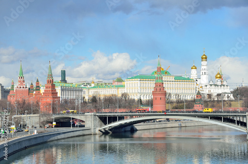 Россия, Московский Кремль в облачный день