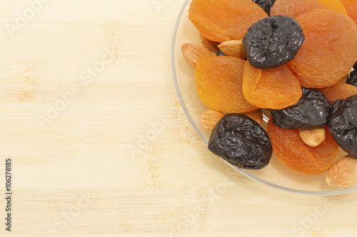  Dried fruits, prunes and dried apricots