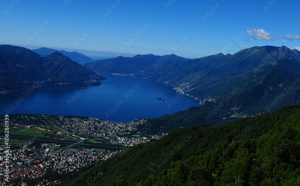 Italienische Schweiz:Luftbild von der Grenze Schweiz-Italien  am Lago Maggiore bei Ascona