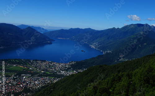 Italienische Schweiz:Luftbild von der Grenze Schweiz-Italien am Lago Maggiore bei Ascona