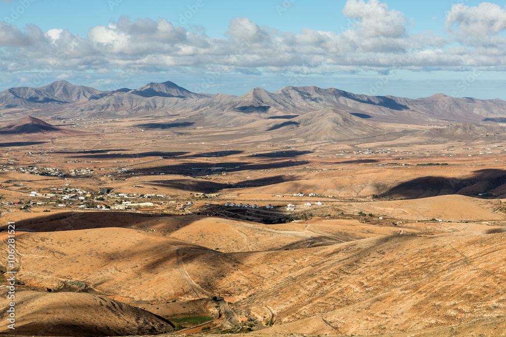 Naklejka premium Morro Velosa Pointview - unique views over the wonderful landscape of the north-central region of the island. Fuerteventura , Canary Island, Spain