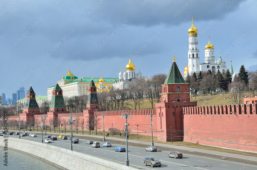 Fototapeta premium Россия, Московский Кремль в облачный день