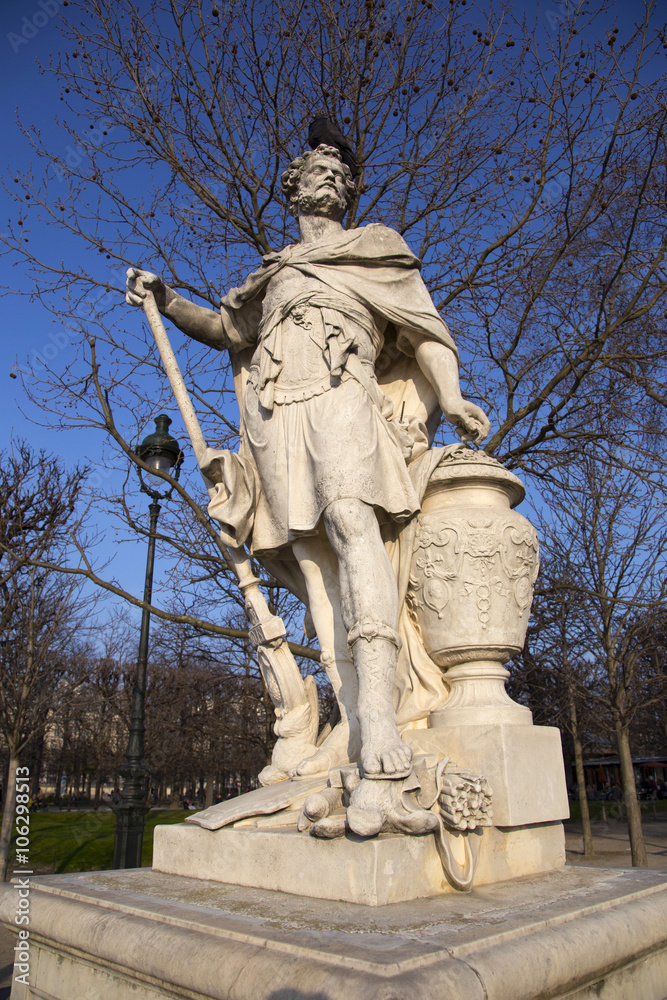 Beautiful statue in Paris