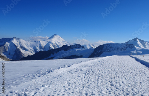Alpinismus Schweiz, Mönchshütte   Mönchshut in the swiss alps © gmcphotopress