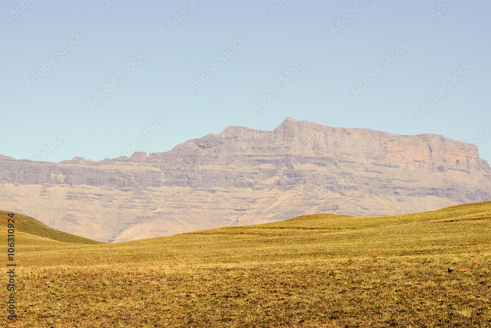 Obraz premium Drakensberg Dragon mountains landscape in South Africa