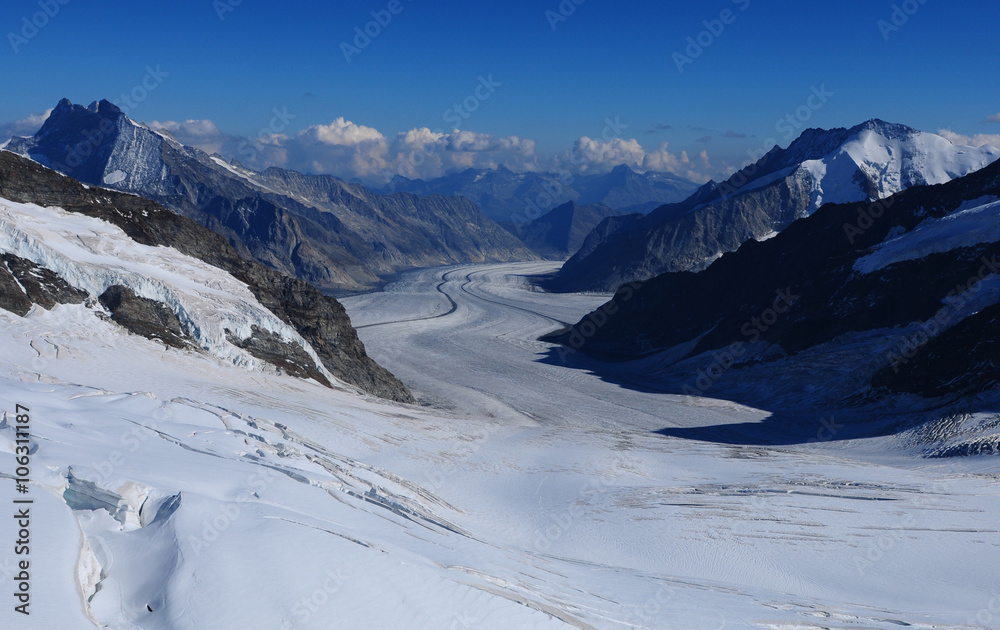 Der Aletschgletscher ist Europa's grösster Glacier. Er wird aber infolge des Klimawandels immer kleiner.