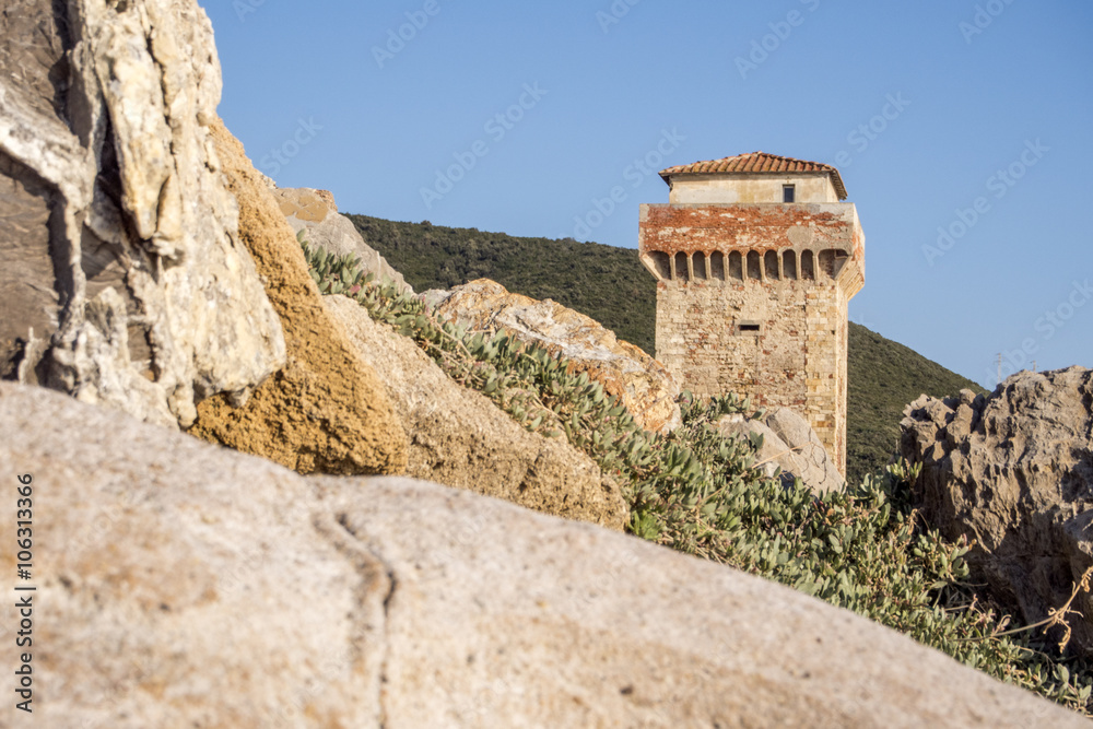 Livorno,torre e ponte di Calafuria.