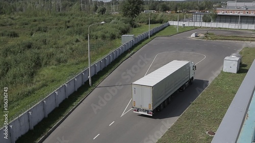 Cargo transport on the loading area