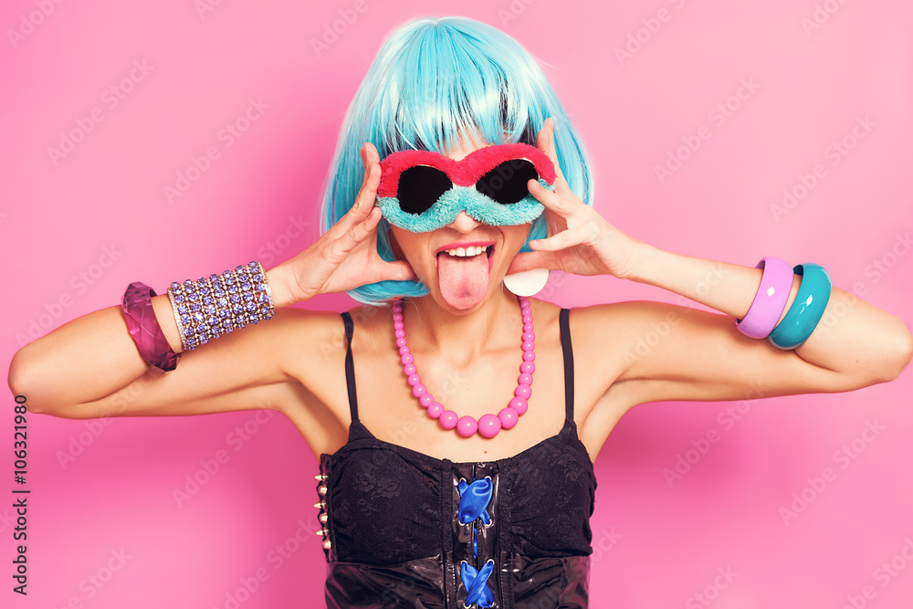 Pop girl wearing weird sunglasses and blue wig - obrazy, fototapety, plakaty 