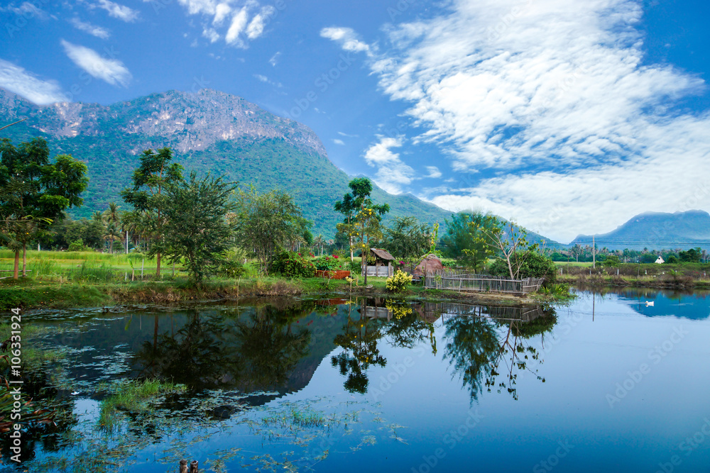 Reflections on the surface of the mountain In the study of natur Reflections on the surface of the mountain In the study of natur