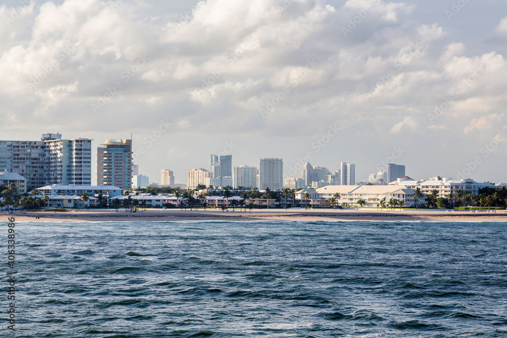 Fototapeta premium Skyline z Fort Lauderdale z morza