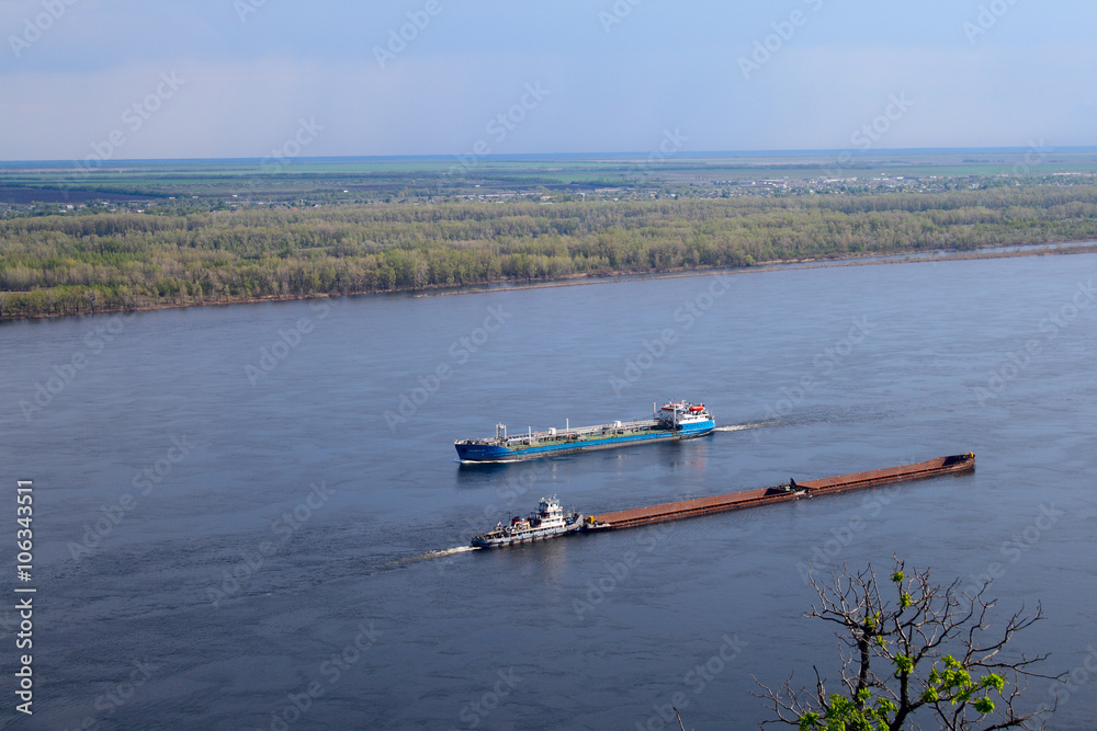 Obraz premium ship floats on the river