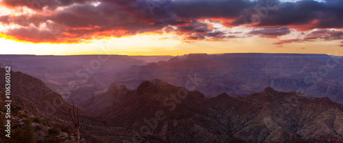 Majestic Vista of the Grand Canyon at Dusk