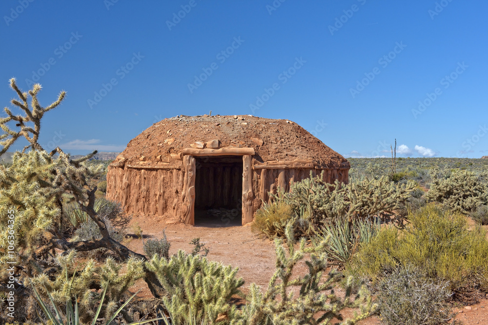 hogan, traditional dwelling of the Navajo people foto de Stock | Adobe Stock