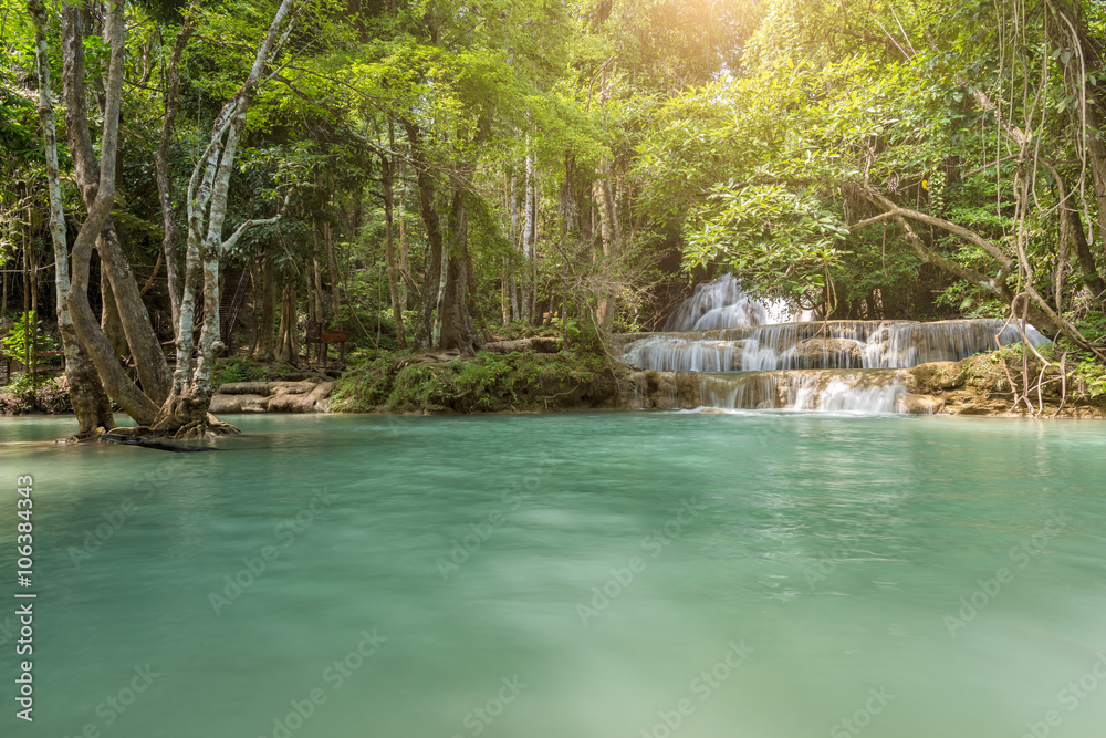 Naklejka premium Wonderful waterfall in Kanjanaburi Province, Thailand