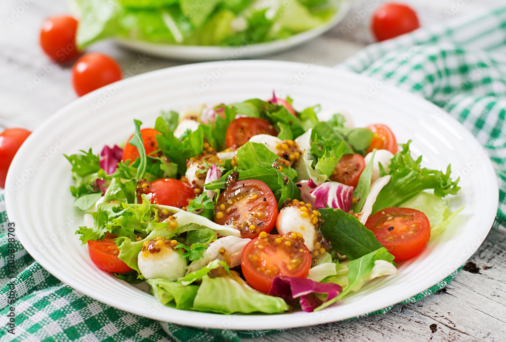 Dietary salad with tomatoes, mozzarella lettuce with honey-mustard dressing