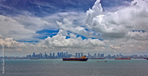 Canvas Print Cargo ships waiting in Singapore Harbour