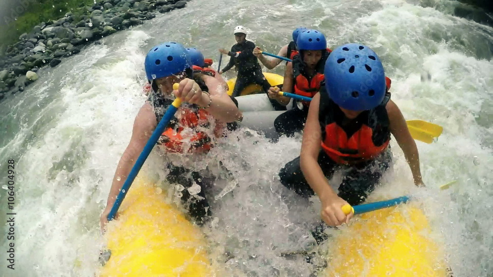 Slow Rafting Vidéo Stock Watch as a lively group of adventurous girls have a ...
