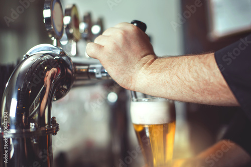 Fotografie Pouring fresh beer
