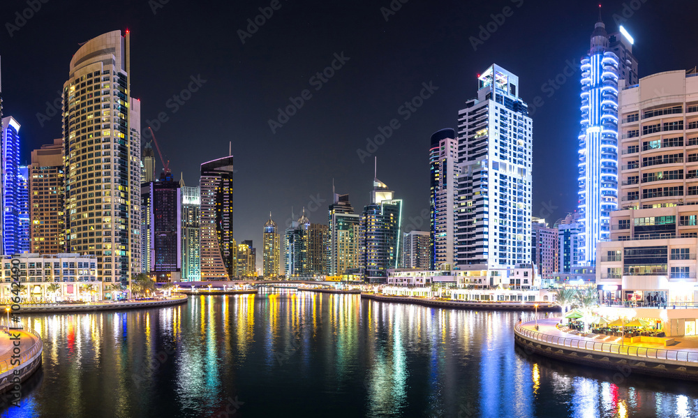 Obraz premium Panorama of Dubai marina