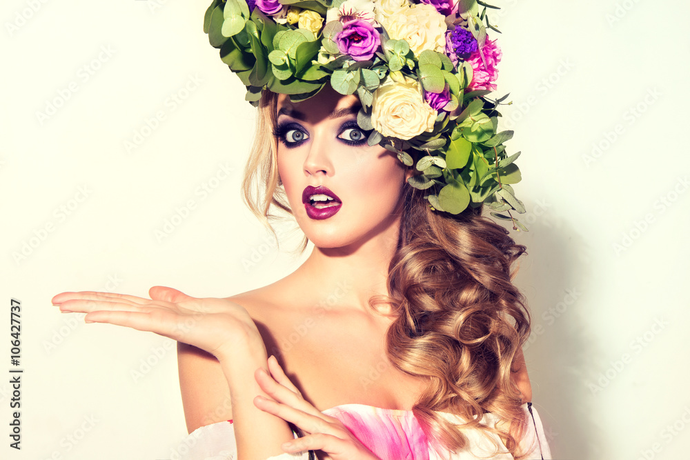 Girl spring . Beautiful model with flower wreath on his head . Makeup smoky eyes . Summer girl with trendy makeup .
Girl spring . Beautiful model with flower wreath on his head . Makeup smoky eyes . Summer girl with trendy makeup .