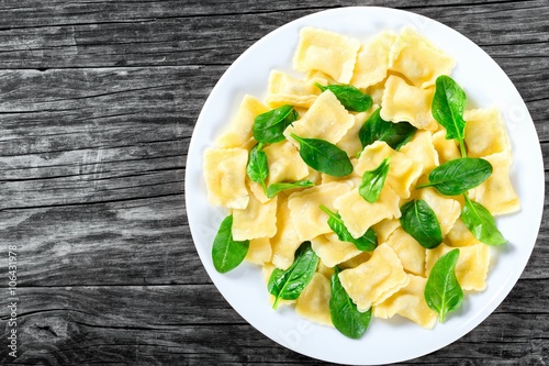Ricotta  and spinach filled ravioli salad, top view