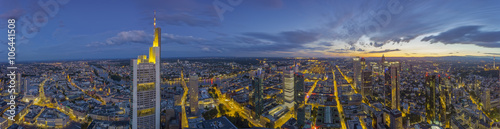 Fototapeta Naklejka Na Ścianę i Meble -  Panorama  Frankfurt Nacht Luftaufnahme