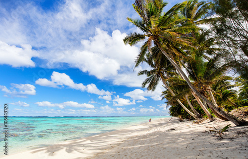 Fototapeta Naklejka Na Ścianę i Meble -  Beautiful tropical beach at exotic island in South Pacific