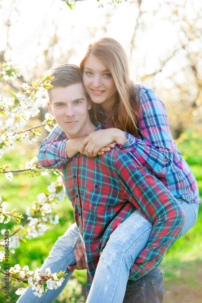 Obraz premium couple under the tree
