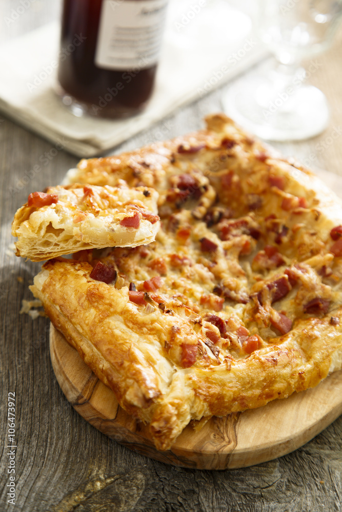 Tart with ham, onion and cheese Tart with ham, onion and cheese