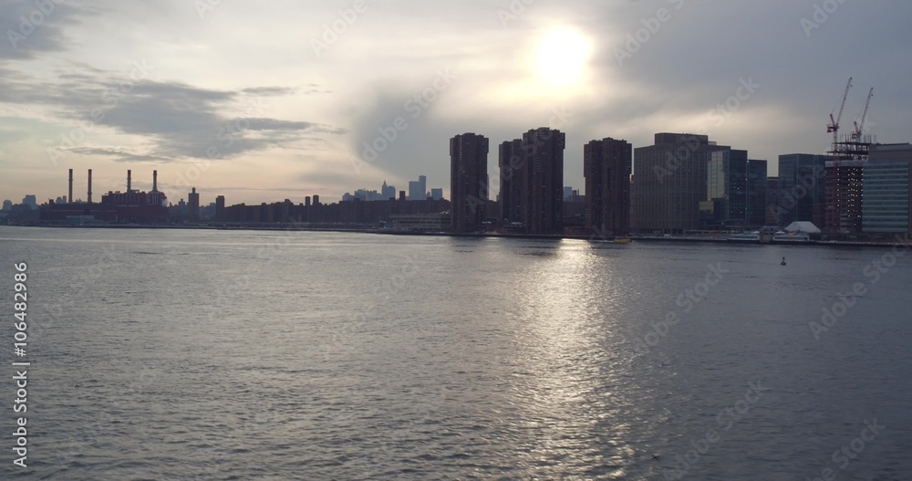 New york, south Manhattan, sun, winter, river Hudson New york, south Manhattan, sun, winter, river Hudson
